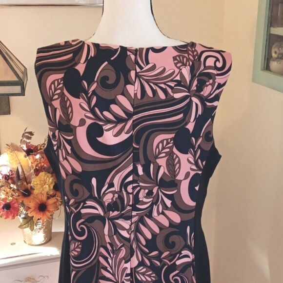 Connected Colorblock Dress - Picture 5 of 10